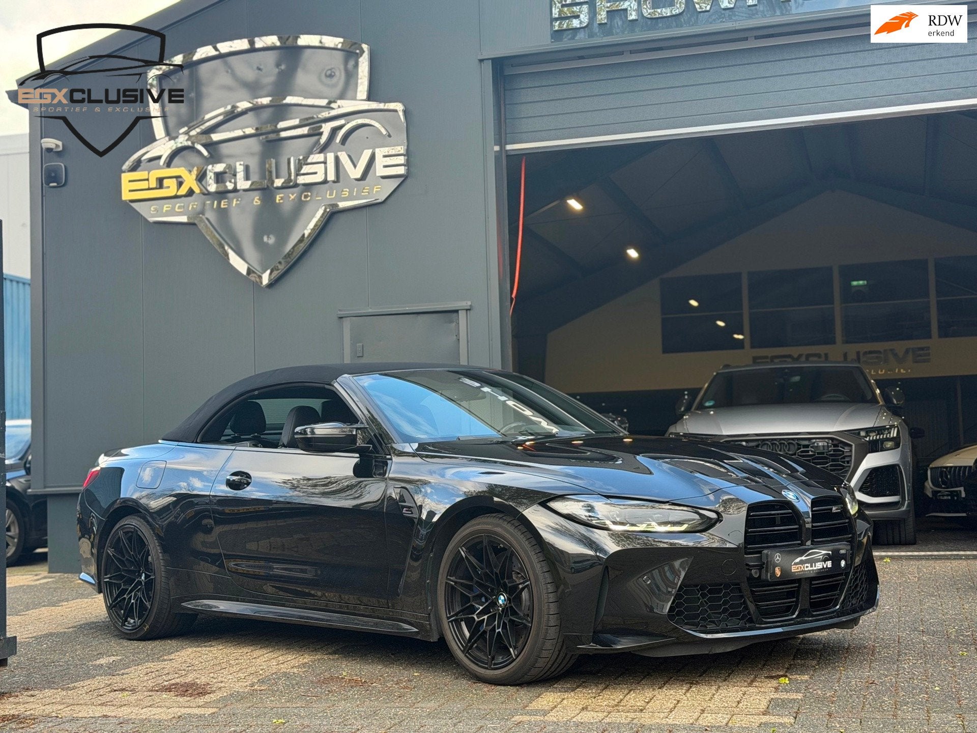 BMW M4 Competition xDrive Cabrio CARBON|H&K|, Auto's, BMW, Gebruikt, Zwart, 4-Serie, Cabriolet