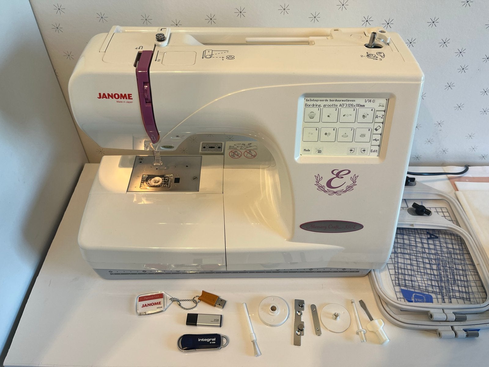 Janome Memory Craft 350E Borduurmachine met accessoires, Hobby en Vrije tijd, Ophalen of Verzenden, Zo goed als nieuw, Machineborduren