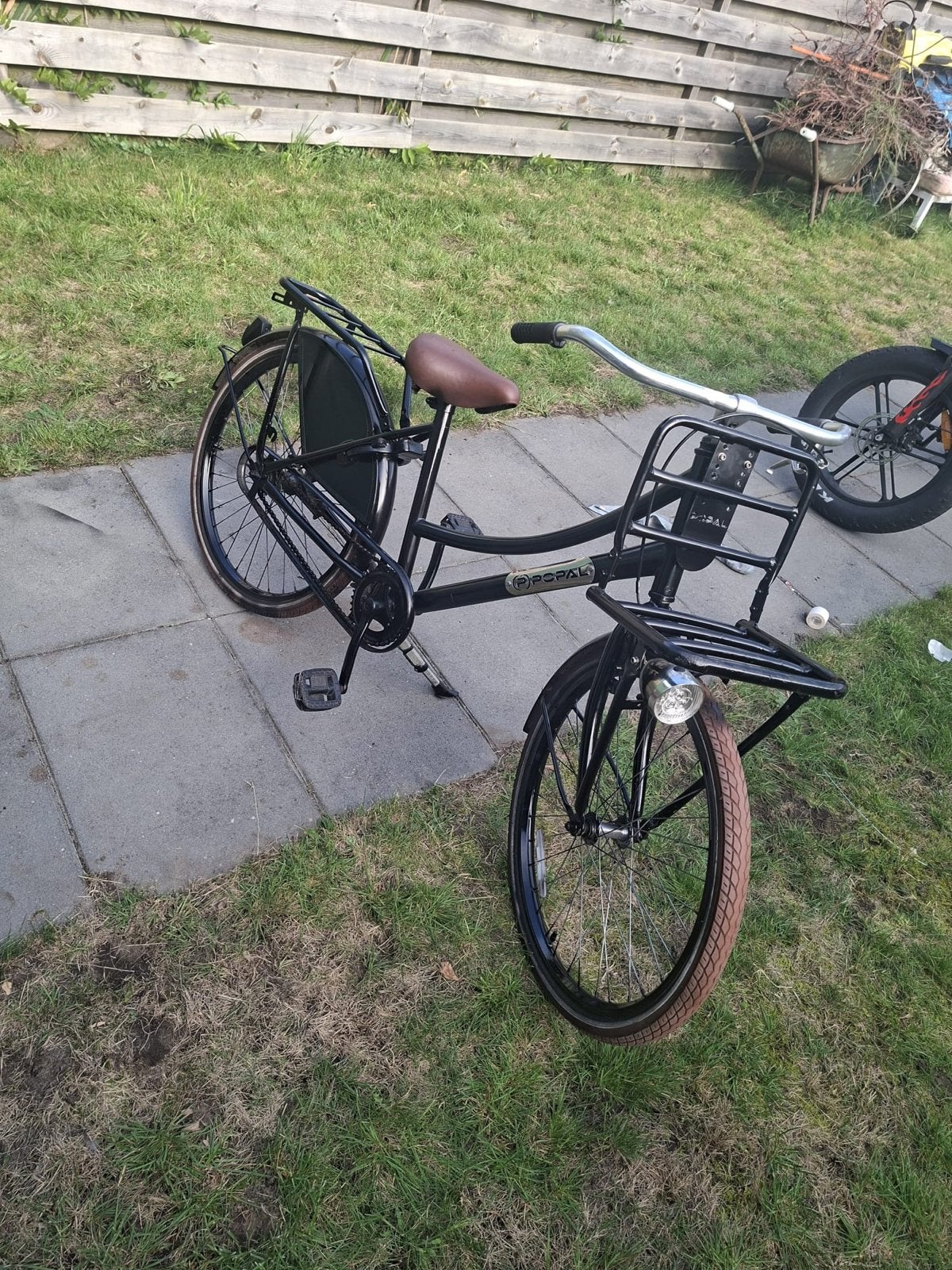 Zwarte transportfiets met voordrager, Velgrem, Ophalen, Overige merken, 53 tot 56 cm