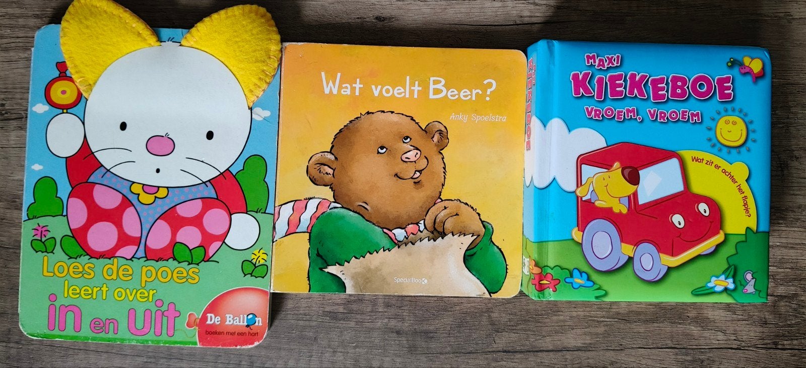 3 Babyboekjes: Loes de poes, Wat voelt Beer?, KiekeBoe, Ophalen of Verzenden, Gelezen, Uitklap-, Voel- of Ontdekboek, 0 tot 6 maanden