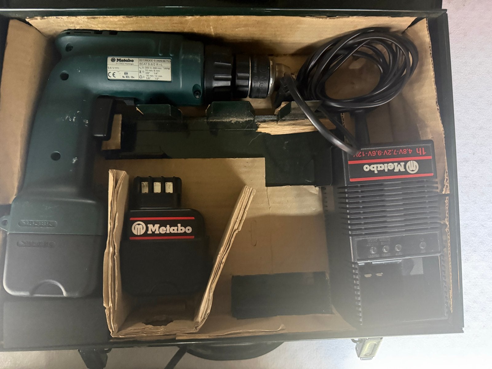 Nette Metabo Accu-boorschroefmachine 9,6V met lader en kist, Gebruikt, Variabele snelheid, Ophalen of Verzenden, Boor- en Schroefmachine