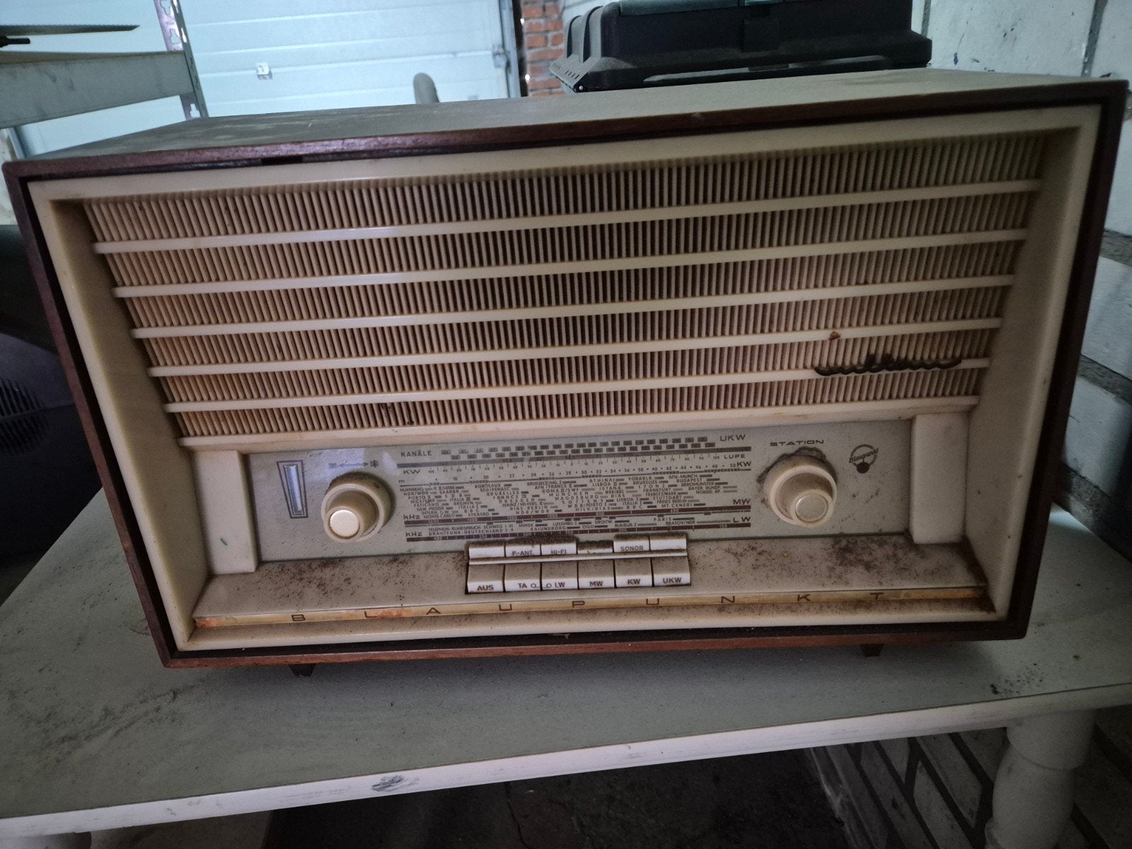 Oude blaupunkt radio, Ophalen