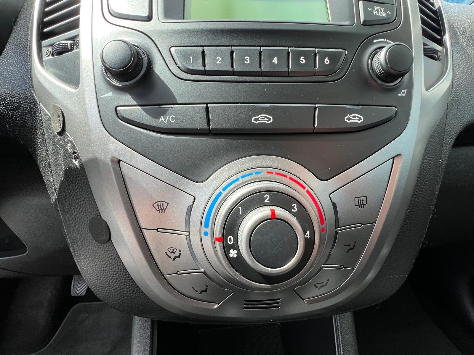 Hyundai Ix20 1.4i I-MOTION 5DRS AIRCO LMV MPV, Auto's, Voorwielaandrijving, Euro 5, Stof, Gebruikt