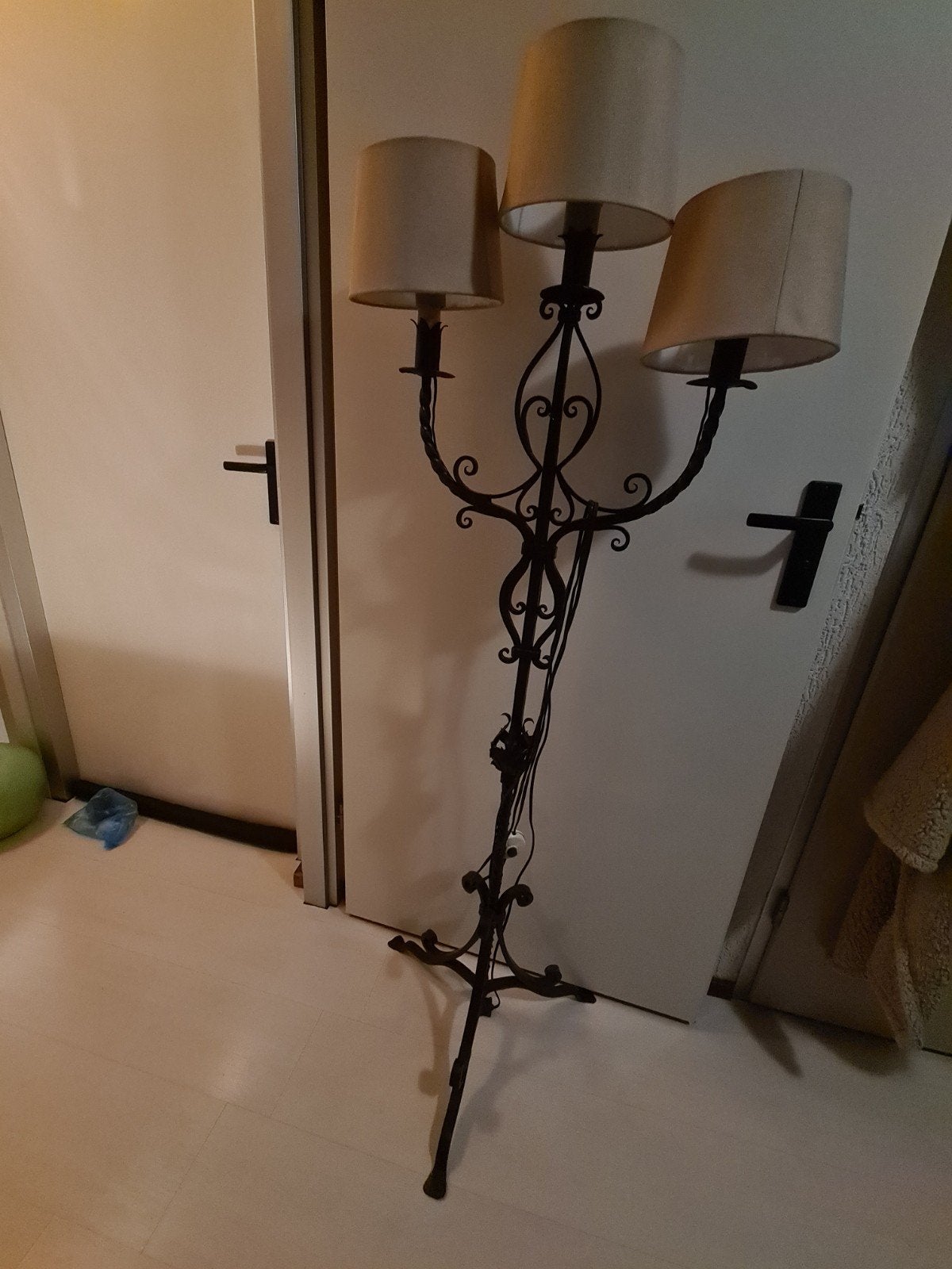 Gietijzeren lamp, Ophalen, Overige materialen