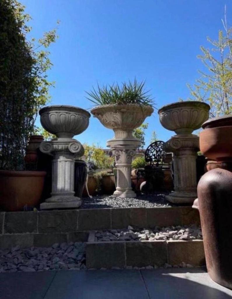 Grote oude brocante betonnen stenen zware XXL bloempotten, Tuin en Terras, Ophalen of Verzenden, Gebruikt