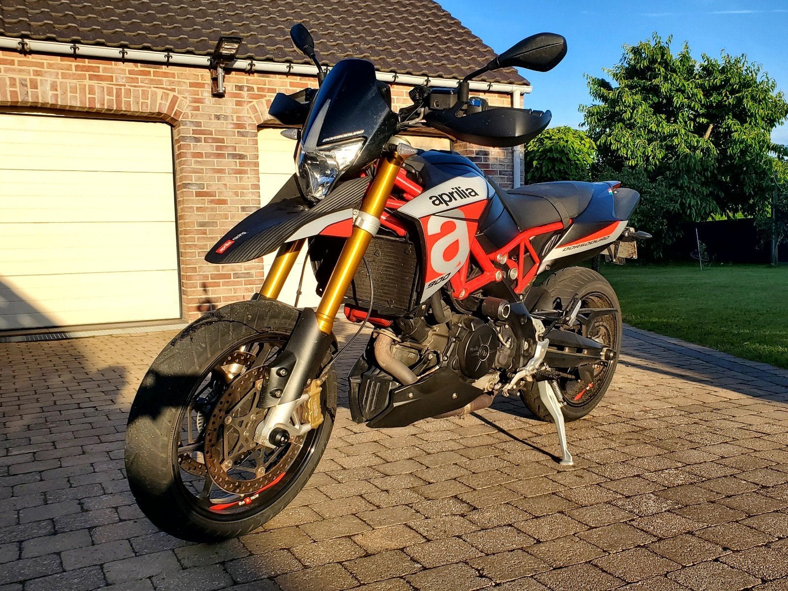 Aprilia Dorsoduro 900, Ophalen, Zo goed als nieuw