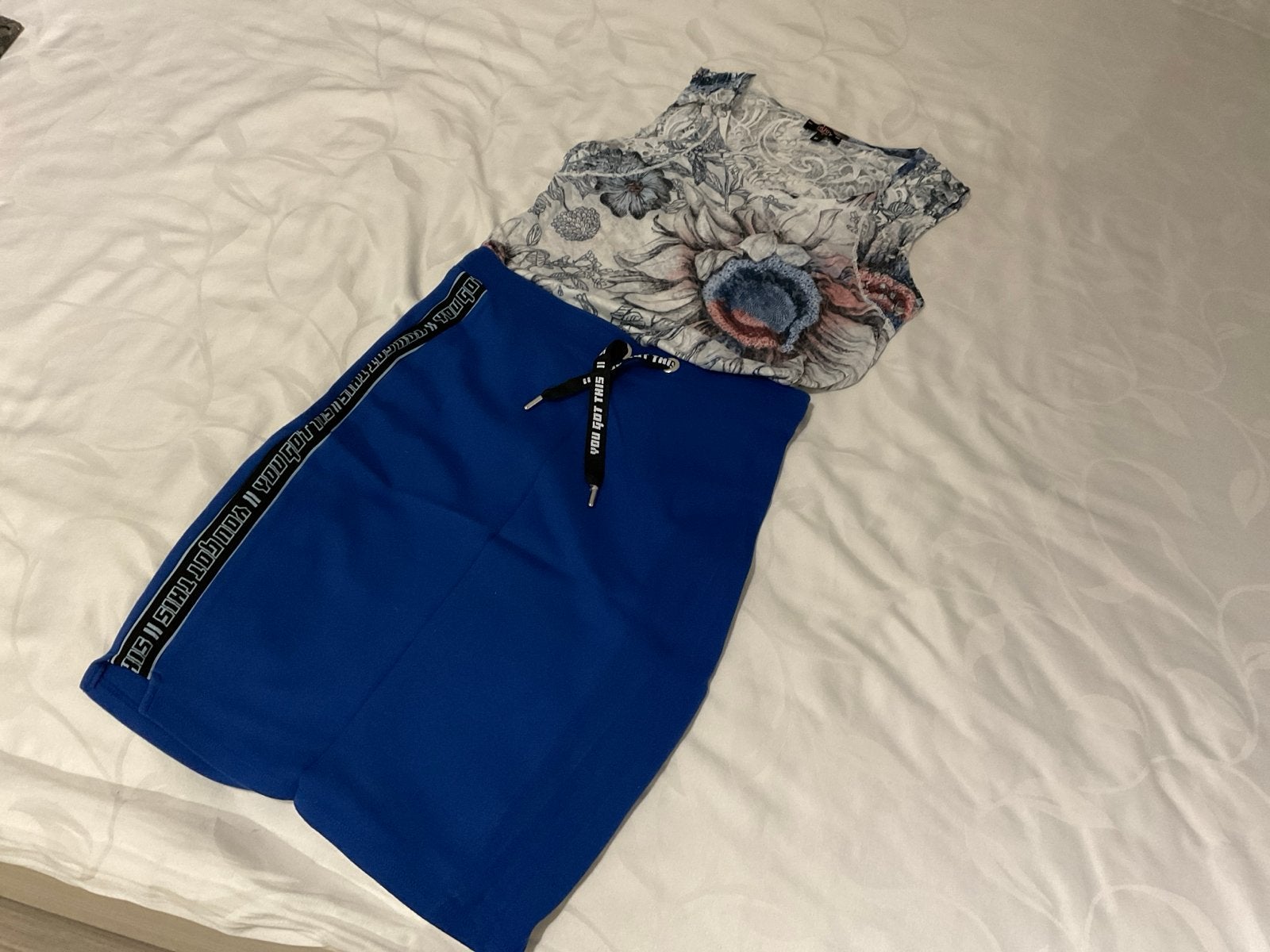 Leuk zomers setje: top met bloemenprint en blauwe rok, Kleding | Dames, Rokken, Blauw, Maat 42/44 (L), Ophalen of Verzenden, Zo goed als nieuw