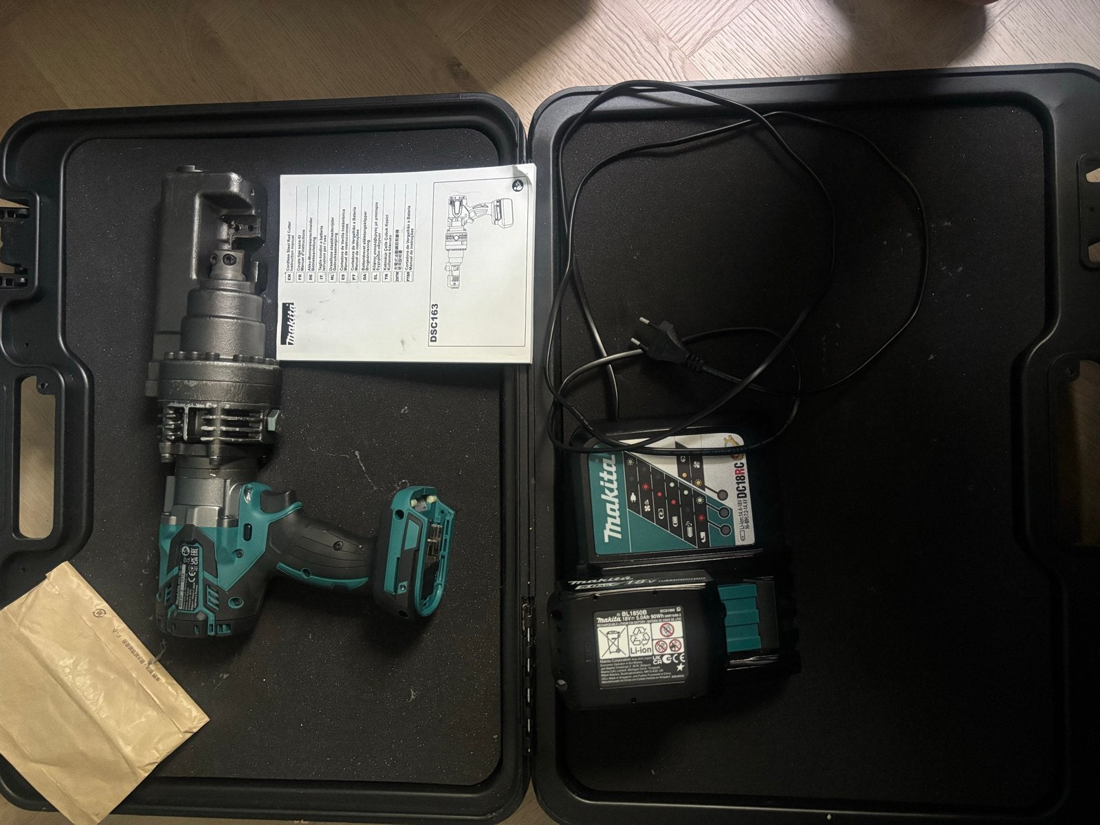 Makita  Draadstangsnijder, Ophalen of Verzenden, Zo goed als nieuw, Snijgereedschap, Makita