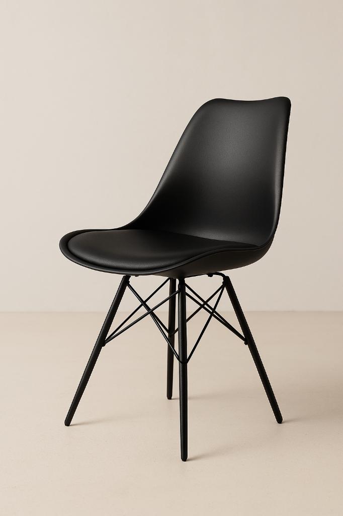 4 stijlvolle zwarte eetkamerstoelen – Eames -design, Eames DSR met eifel onderstel, Zwart, Ophalen of Verzenden, Zo goed als nieuw