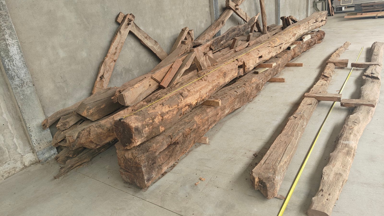 Oude eiken spanten - Diverse afmetingen, Doe-het-zelf en Verbouw, Hout en Planken, Ophalen, Gebruikt, Eiken, Balk