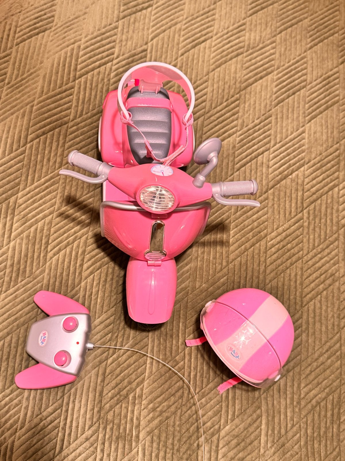 BABY born Scooter met afstandsbediening en helm, Kinderen en Baby's, Ophalen of Verzenden, Zo goed als nieuw, Afstandsbediening