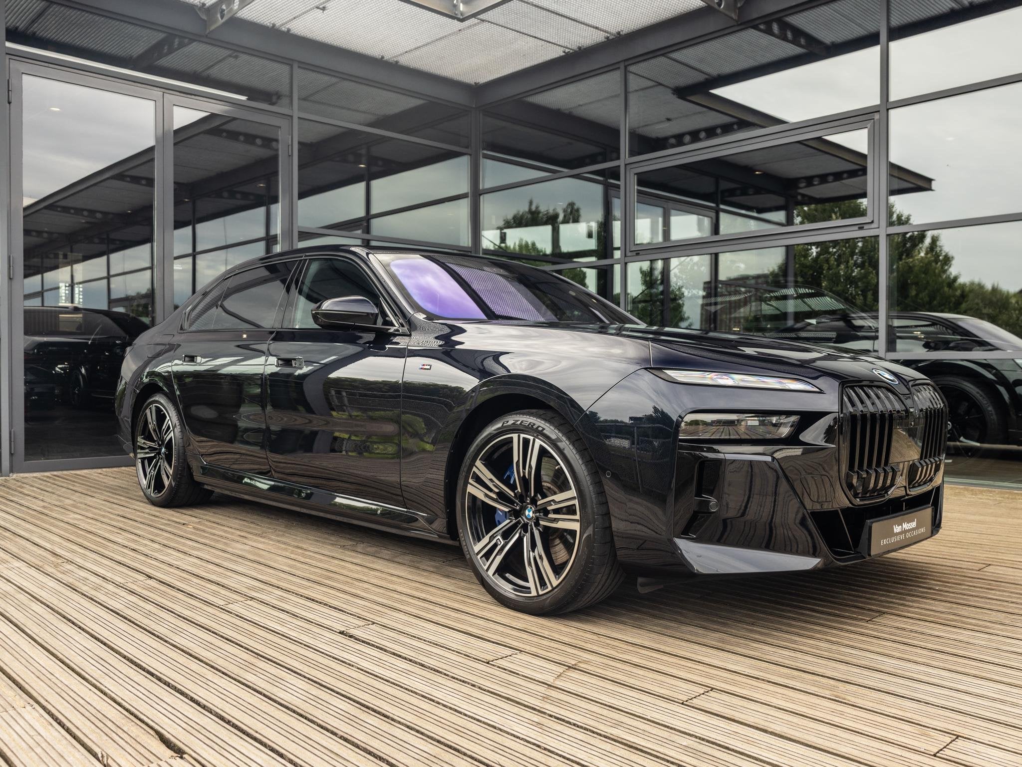 BMW i7 xDrive60 106 kWh | SOH 93 % | M-SPORT | SKYLOUNGE PAN, Gebruikt, 137 €/maand, Zwart, Onderhoudsboekje