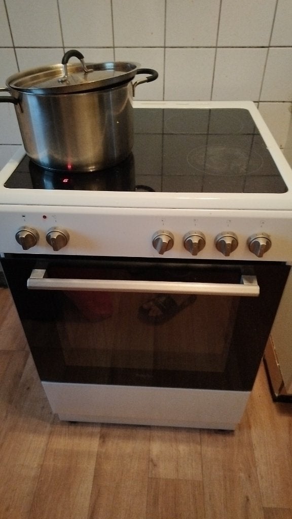 Foto 3 van bank met koelkast fornuis wasmachine