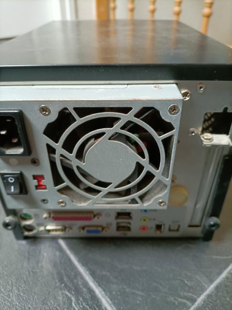 GIGABYTE Desktop PC - Compacte Computer HOBBY, Ophalen of Verzenden, Gebruikt, Onbekend, GIGABYTE