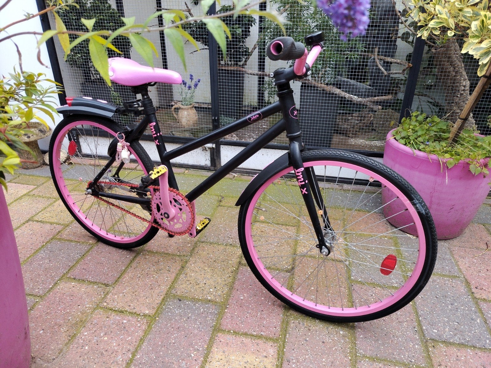 Stoere meisjesfiets zwart/roze - 22 inch, Ophalen, Terugtraprem, 22 inch, Gebruikt