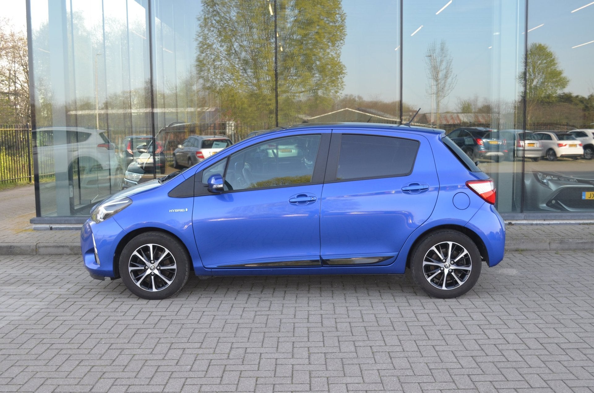 Toyota Yaris 1.5 Hybrid Dynamic | Cruise | stoel verw. | Cam, Auto's, Stof, Zwart, Overige carrosserieën, Blauw