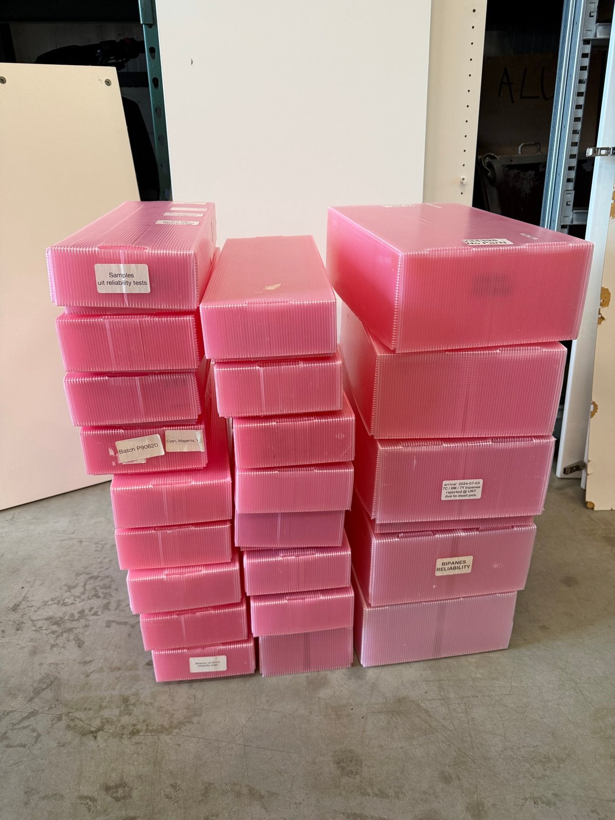 22x Roze plastic opberg/transport dozen met uitneembare inla, Ophalen, Gebruikt, Minder dan 50 cm, 5 – 50