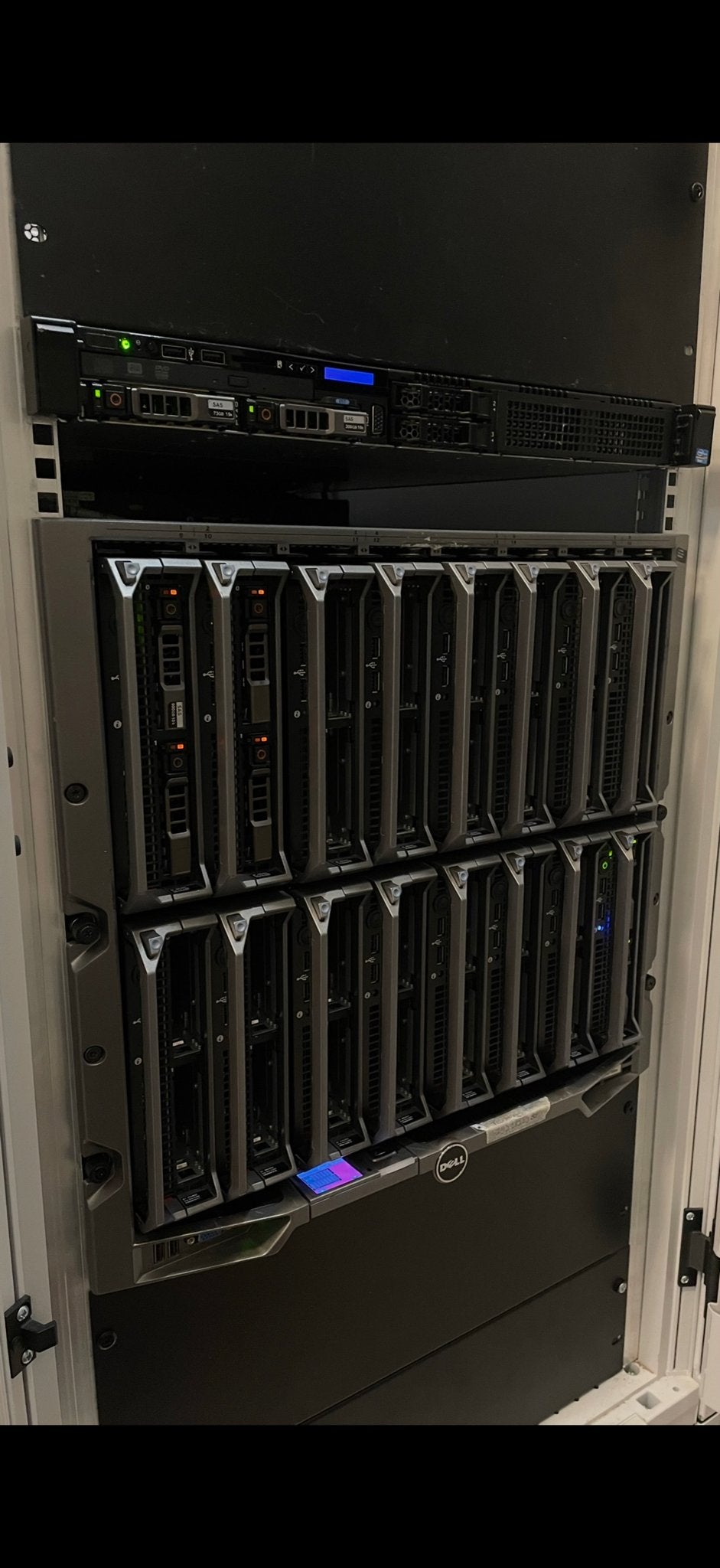 Dell PowerEdge M1000e | 16x M610 | 288GB ECC | Compleet, Ophalen, Gebruikt, 2 tot 3 Ghz, Hot swappable onderdelen