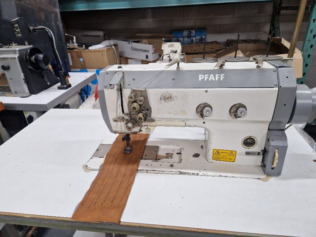 Pfaff 422–2-Naalds Naaimachine–17 mm Naaldafstand–Automaat 3, Ophalen, Naaimachine, Industrieel, Gebruikt
