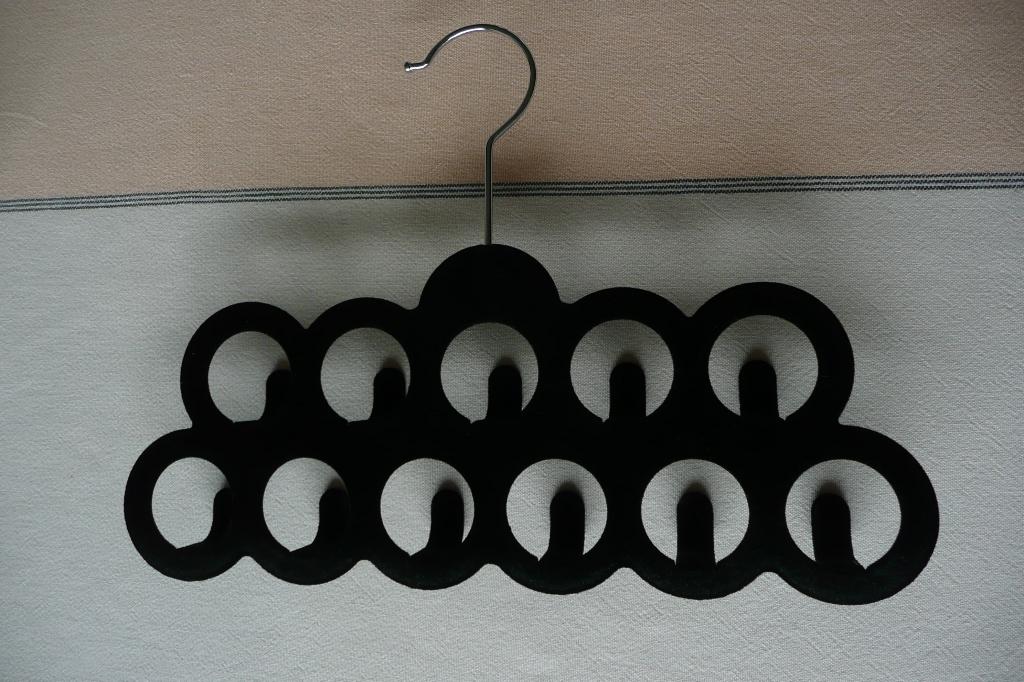 Stevige sieradenhanger bekleed met zwart fluweel, Ophalen of Verzenden, Zo goed als nieuw