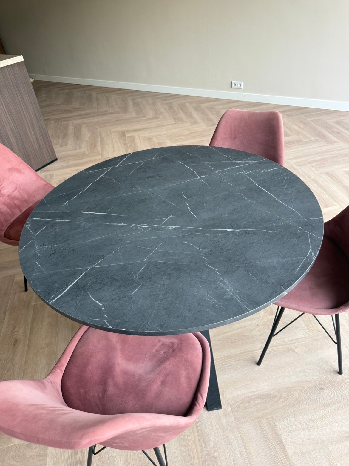 Ikea mariedamm tafel in zwart marmerpatroon, Huis en Inrichting, Tafels | Eettafels, Gebruikt, 100 tot 150 cm, Rond, Ophalen of Verzenden