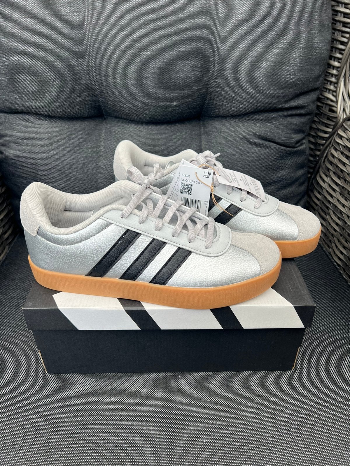 Maat 39 1/3 sneakers adidas nieuw met doos, Ophalen of Verzenden, Nieuw, Grijs, Sneakers of Gympen