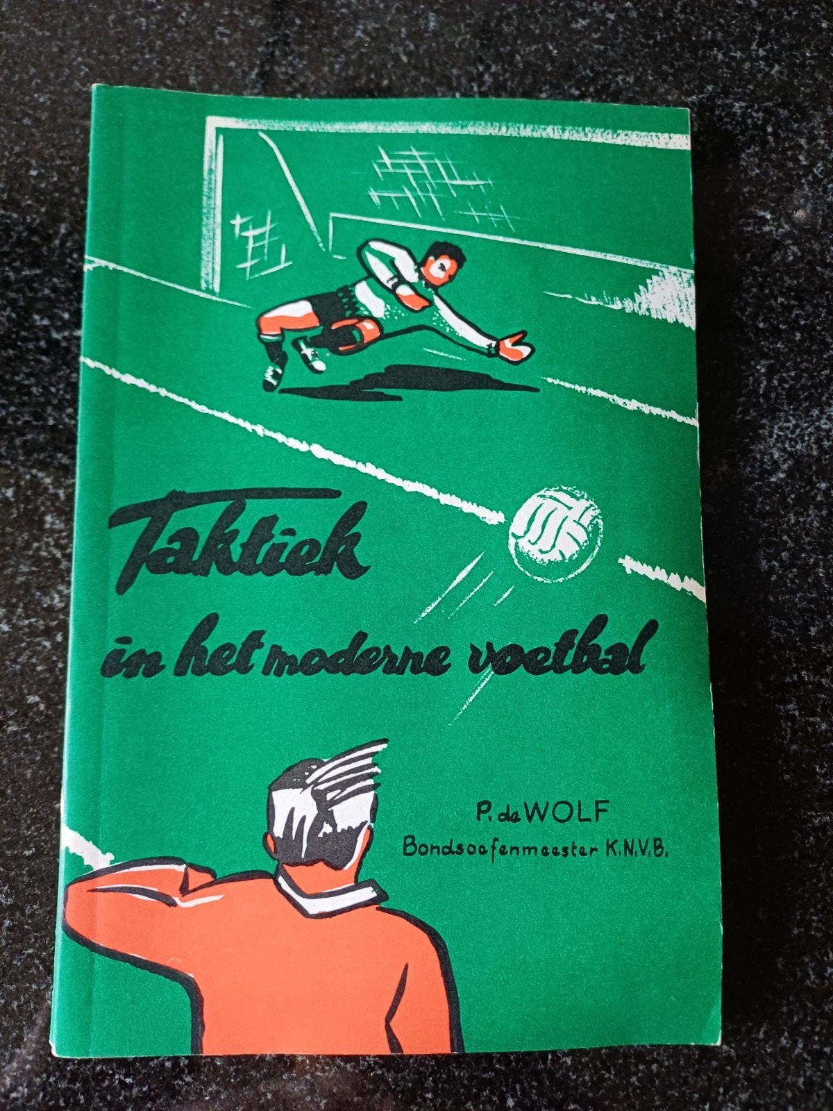 Taktiek in het moderne voetbal - P. de Wolf, Boeken, Ophalen of Verzenden, Gelezen, P. de Wolf, Balsport
