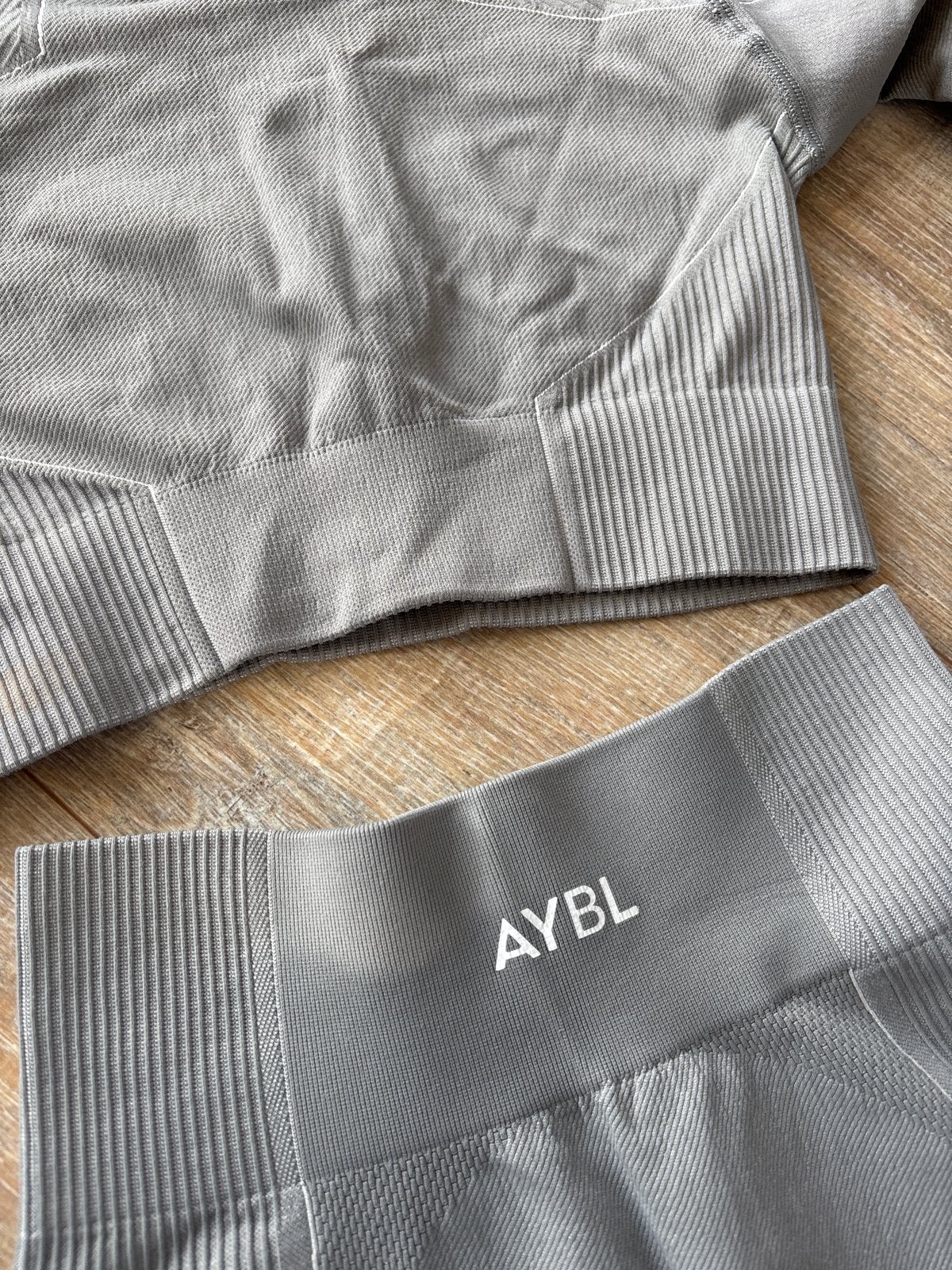AYBL Sportset - Legging en Croptop - Maat S, Ophalen of Verzenden, Maat 36 (S), Grijs, Fitness of Aerobics