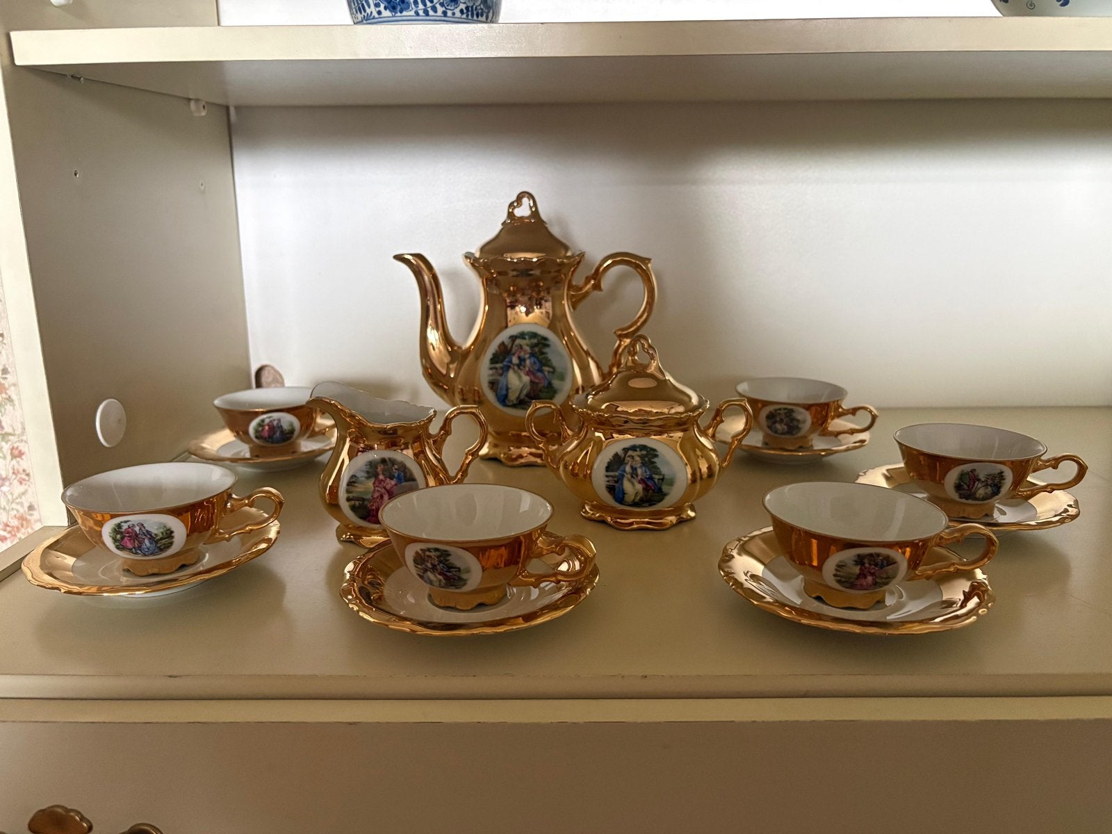 Goud kleurig mocca serviesje 6 personen volledig gaaf., Ophalen, Zo goed als nieuw