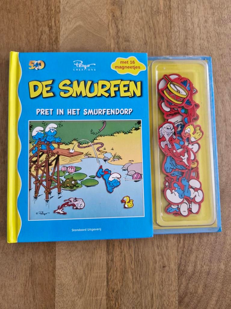 Pret in het smurfendorp, boek met smurfen magneetjesfiguren, Fictie algemeen, Jongen of Meisje, Ophalen of Verzenden, Zo goed als nieuw