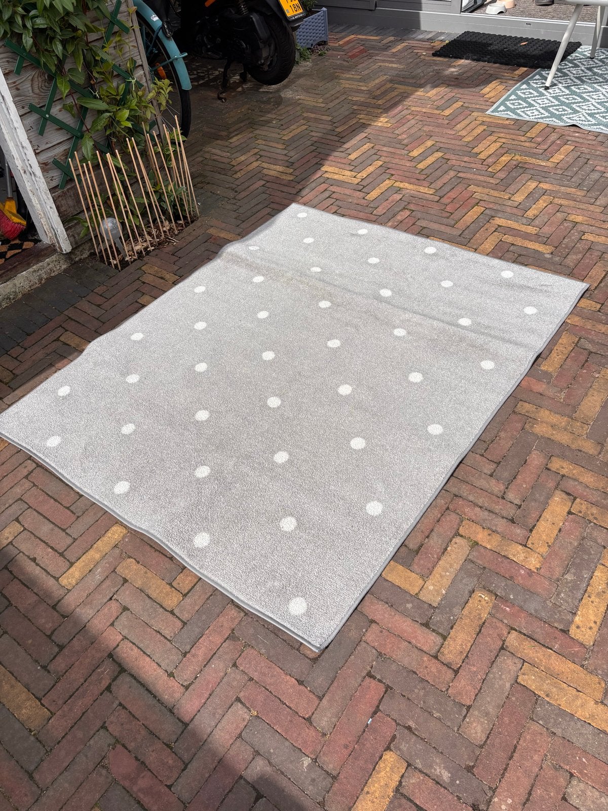 IKEA vloerkleed grijs met witte stippen - 130 x 160, Ophalen, 100 tot 150 cm, Zo goed als nieuw, 150 tot 200 cm