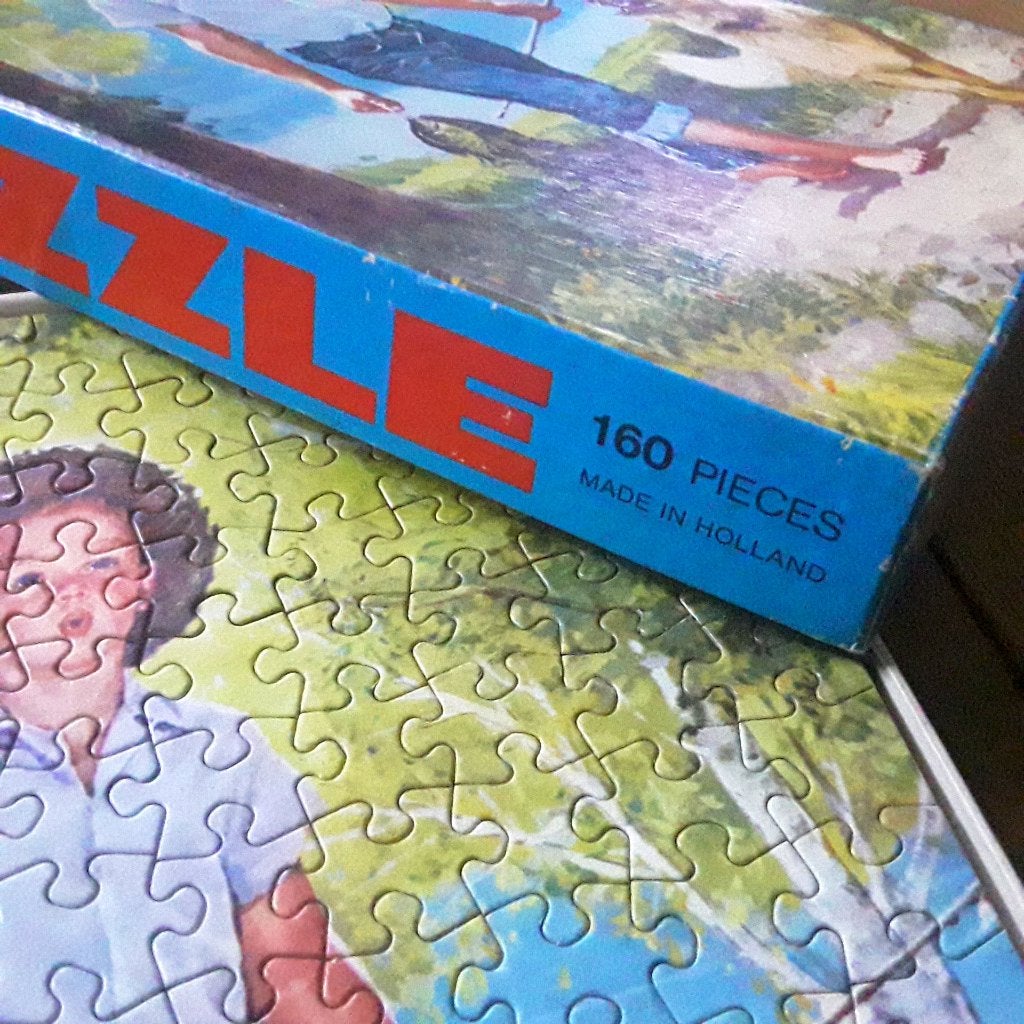 Vintage legpuzzel - puzzel - jongen met vishengel en hond -, Ophalen of Verzenden, Meer dan 50 stukjes, Gebruikt