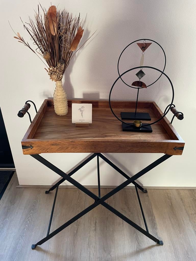 Mango houten sidetable met zwarte stalen poten, Huis en Inrichting, Tafels | Sidetables, Ophalen, 100 tot 150 cm, Zo goed als nieuw