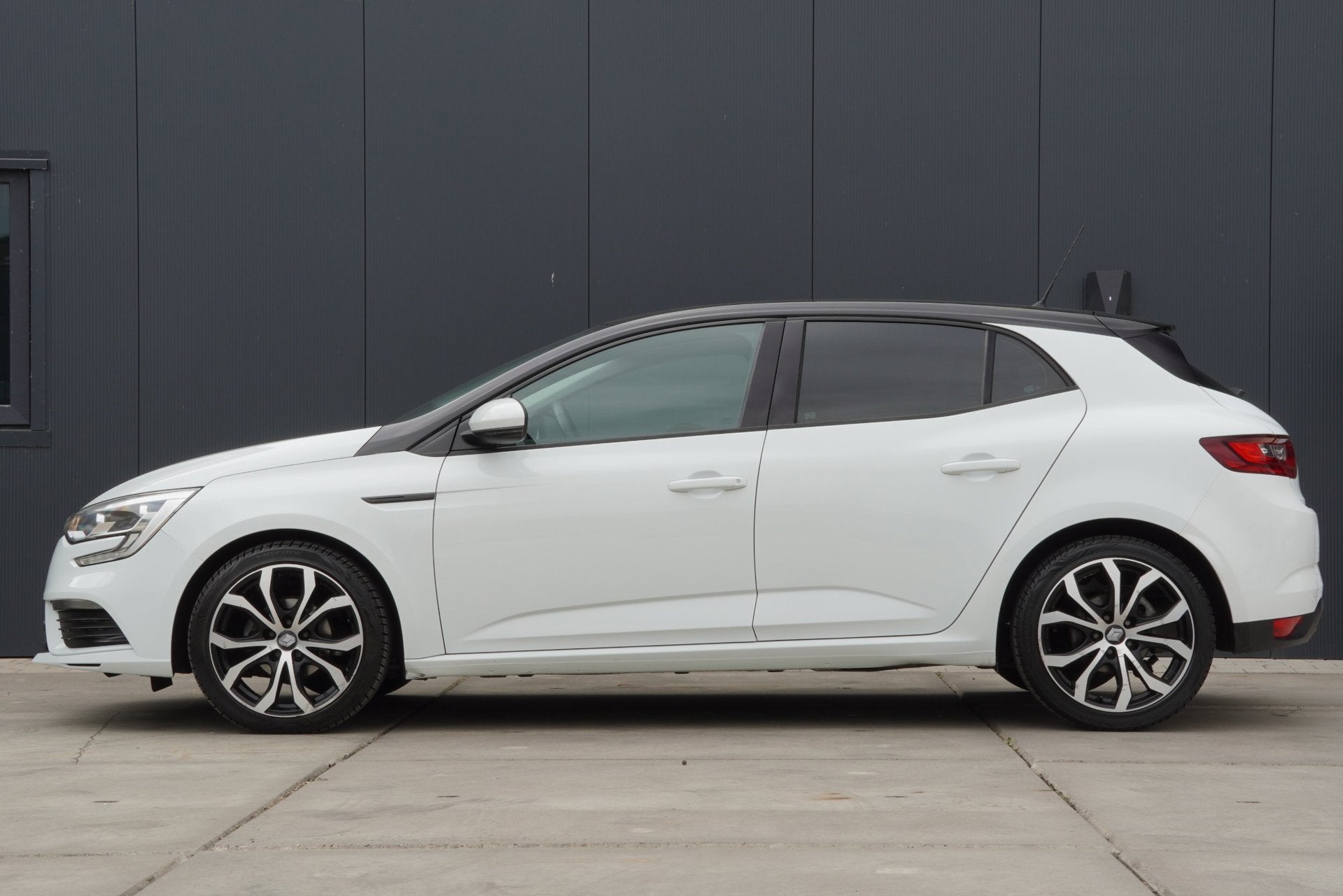 Renault Mégane 1.2 TCe Zen 2017 5 Deurs Airco Cruise contro, Auto's, Voorwielaandrijving, Gebruikt, 4 cilinders, 1650 kg