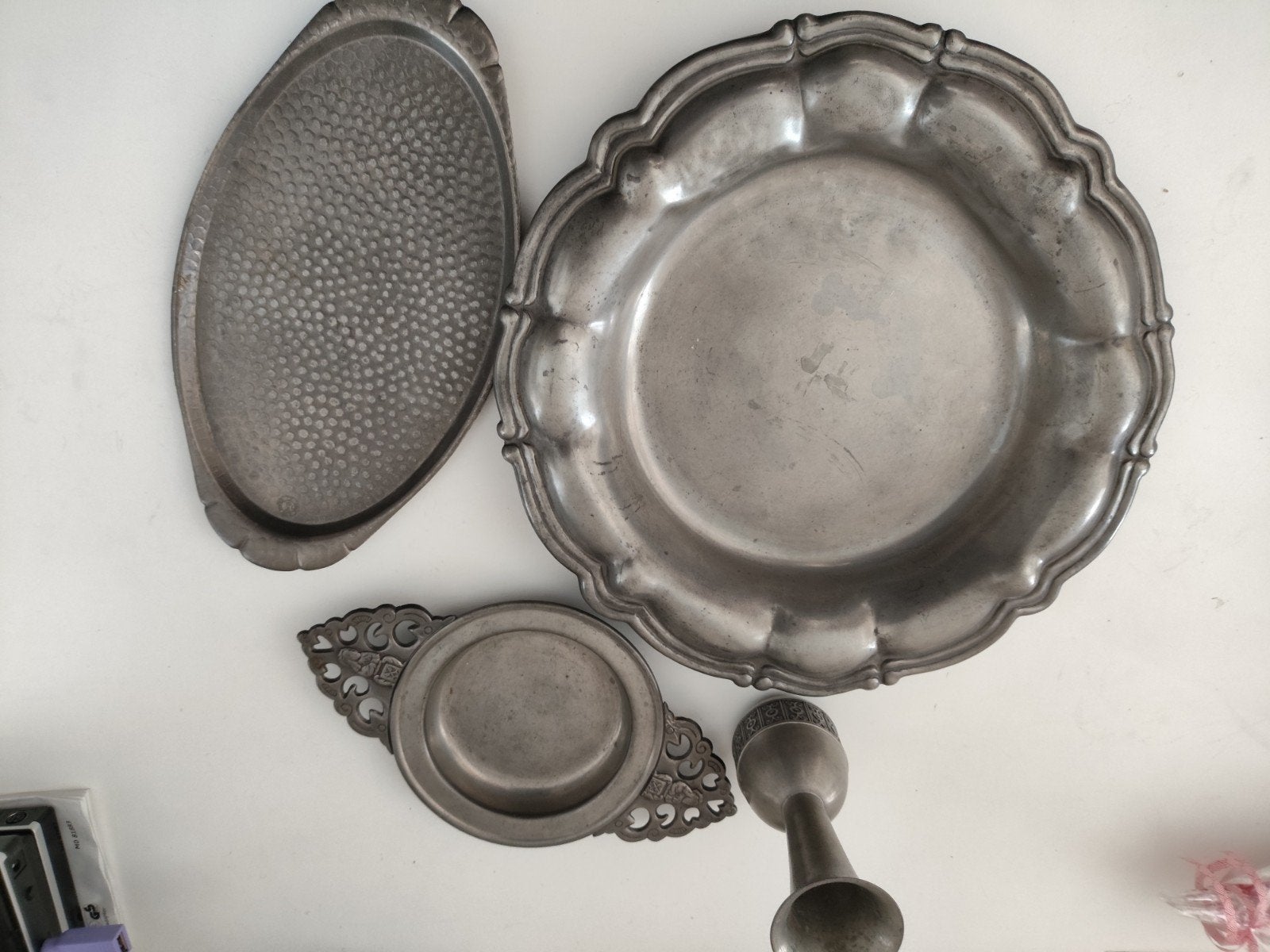 Set van 4 antieke tinnen voorwerpen: schalen en vaas, Antiek en Kunst, Antiek | Tin, Ophalen of Verzenden