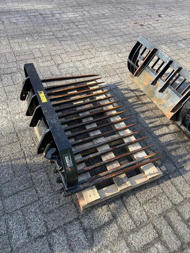 Sherpa Skidster Miniloader tegelriek pennenriek, Ophalen, Benzine