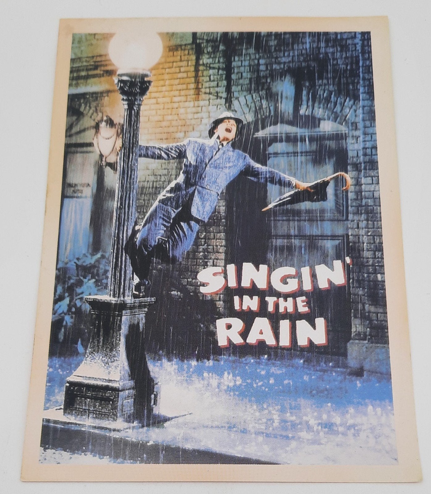 Repro ansichtkaart Gene Kelly  Singin' in the Rain, Ophalen of Verzenden, 1980 tot heden, Ongelopen, Sterren en Beroemdheden