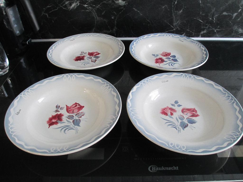 vintage 5 california soepborden met bloemetje, Huis en Inrichting, Keuken | Servies, Gebruikt, Ophalen of Verzenden, Bord(en)