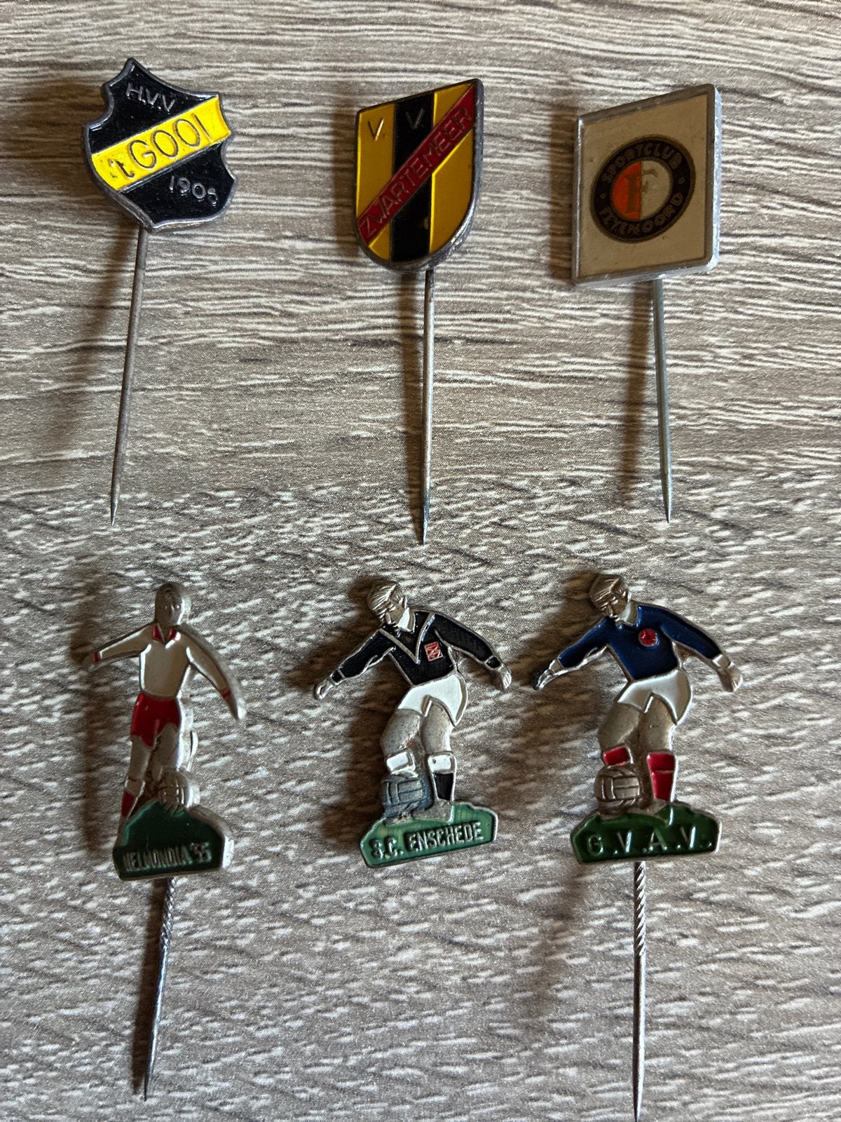 Vintage Voetbal Pins - HVV 't Gooi, Zwartemeer, Feyenoord, Verzamelen, Speldjes, Pins en Buttons, Ophalen of Verzenden, Gebruikt