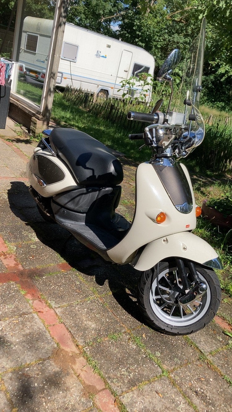 Aprilia moijito 2 takt loopt goed snorfiets, Fietsen en Brommers, Snorfietsen en Snorscooters, Gebruikt, Overige merken, Tweetakt