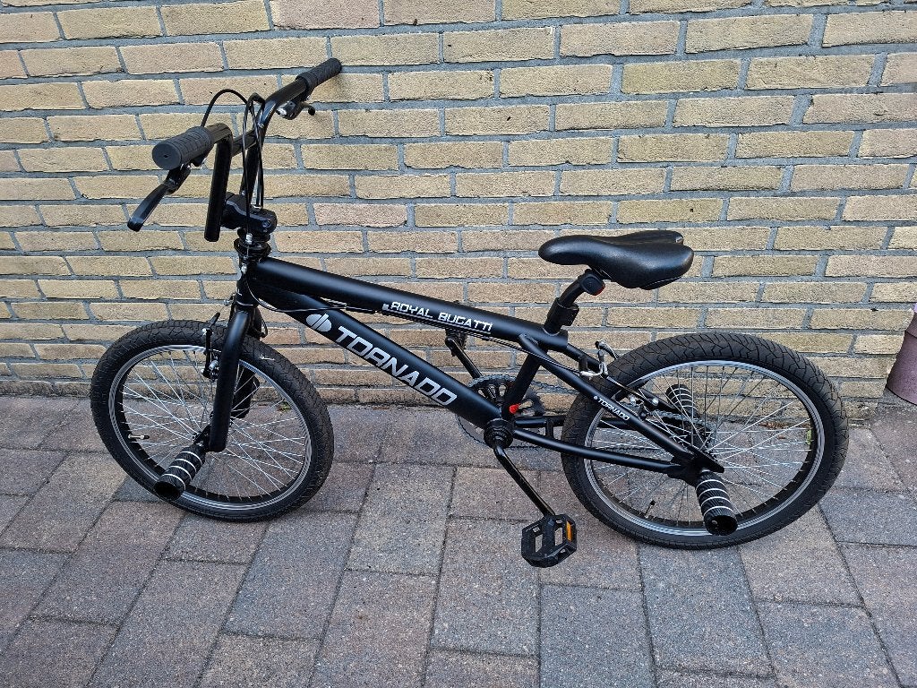 Bmx fiets en helm, Fietsen en Brommers, Fietsen | Crossfietsen en BMX, Ophalen, 16 tot 20 inch, Staal, Nieuw