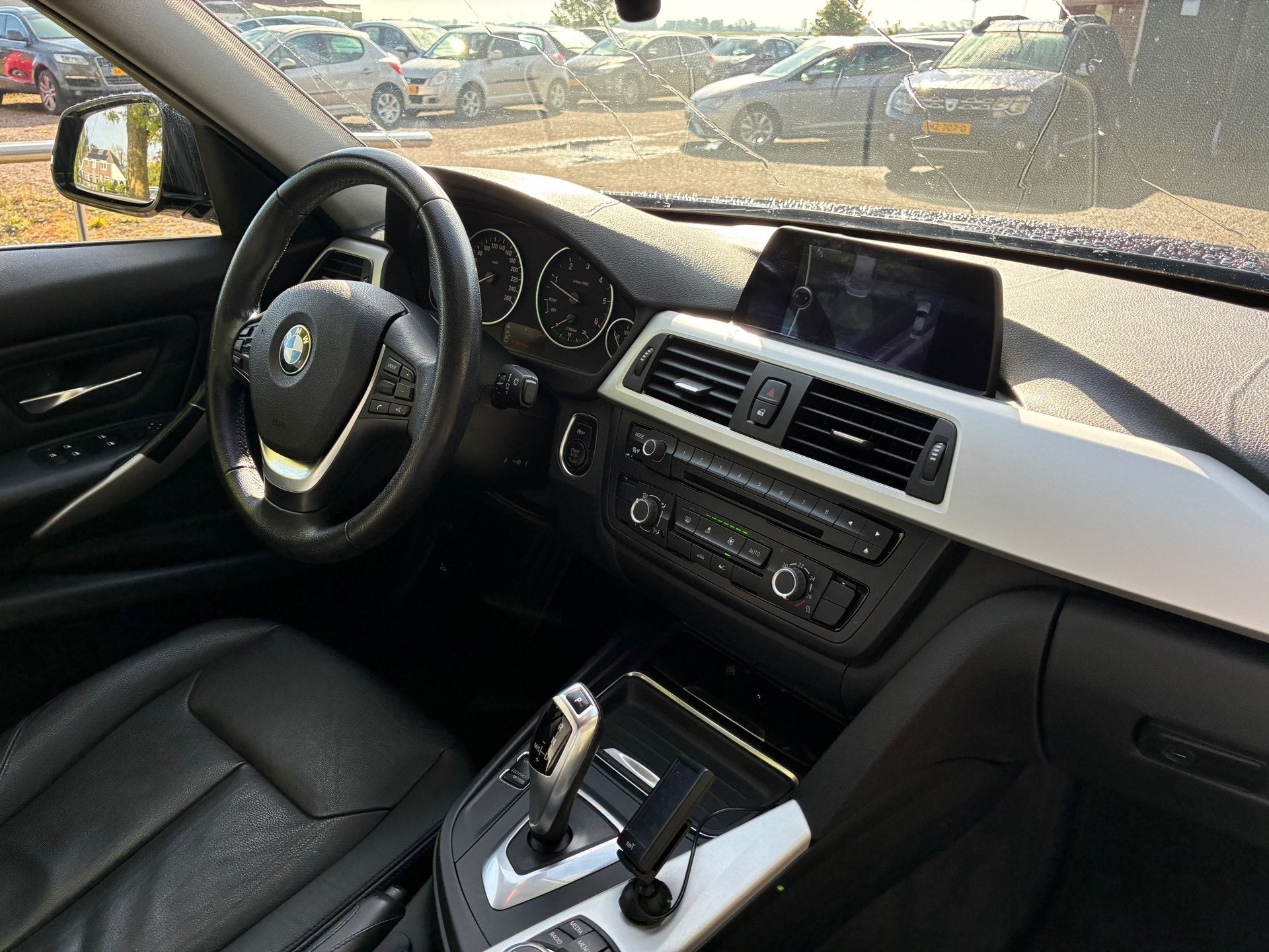 BMW 3-serie 320d High Executive | " 158.000 KM '' + Cruise +, Auto's, BMW, Automaat, Achterwielaandrijving, Zwart, 4 cilinders