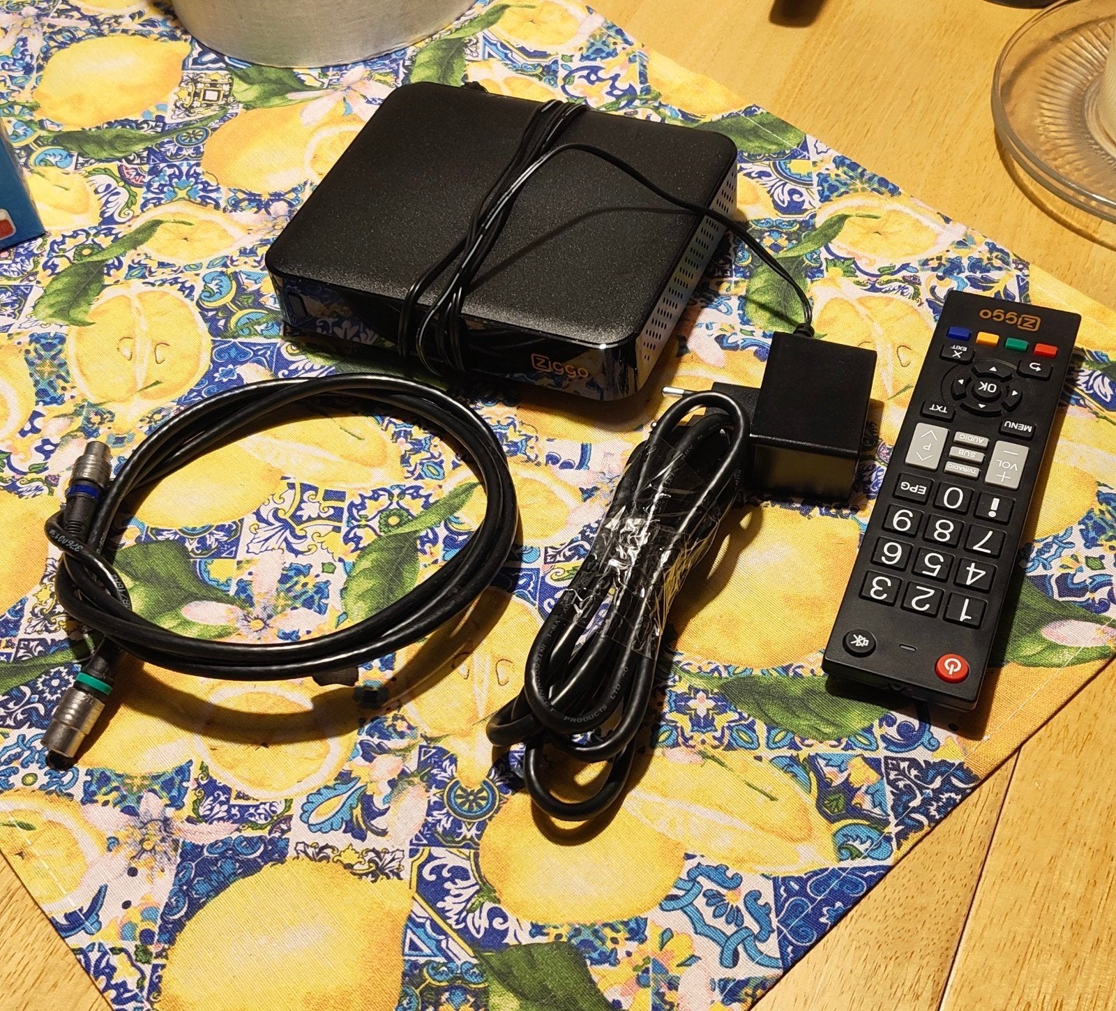 Ziggo Mediabox XL met afstandsbediening en kabels, Ophalen, Zo goed als nieuw, Harddiskrecorder