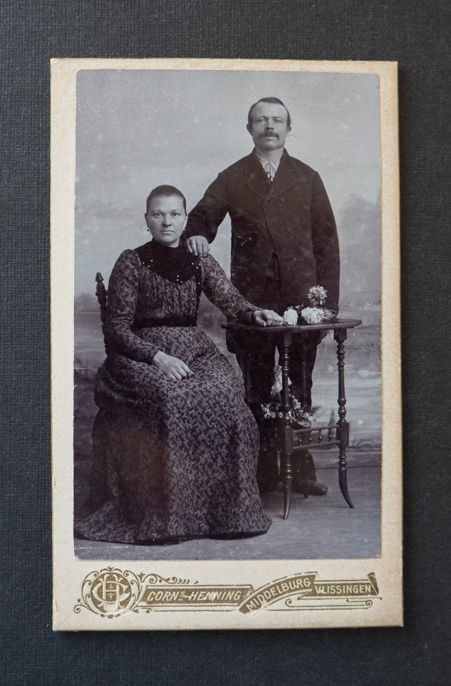 Carte de Visite - Echtpaar Zeeland, Verzamelen, Gebruikt, Verzenden, Foto, Klederdracht