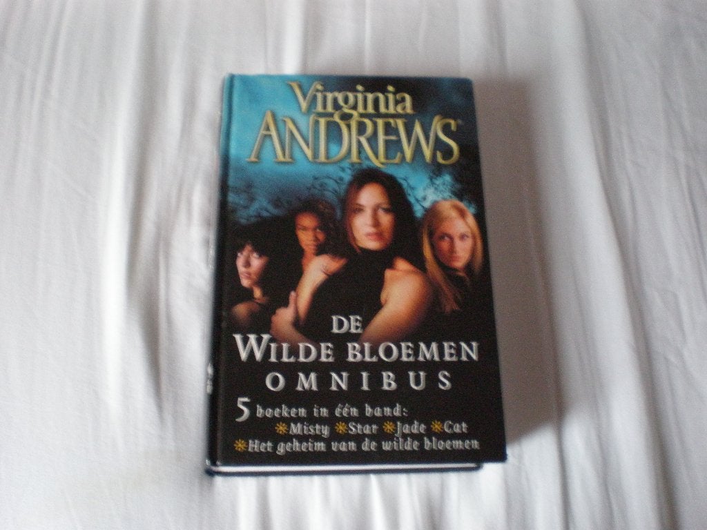 Boek roman. De wilde bloemen omnibus. Virginia Andrews., Boeken, Ophalen of Verzenden, Gelezen, Virginia Andrews
