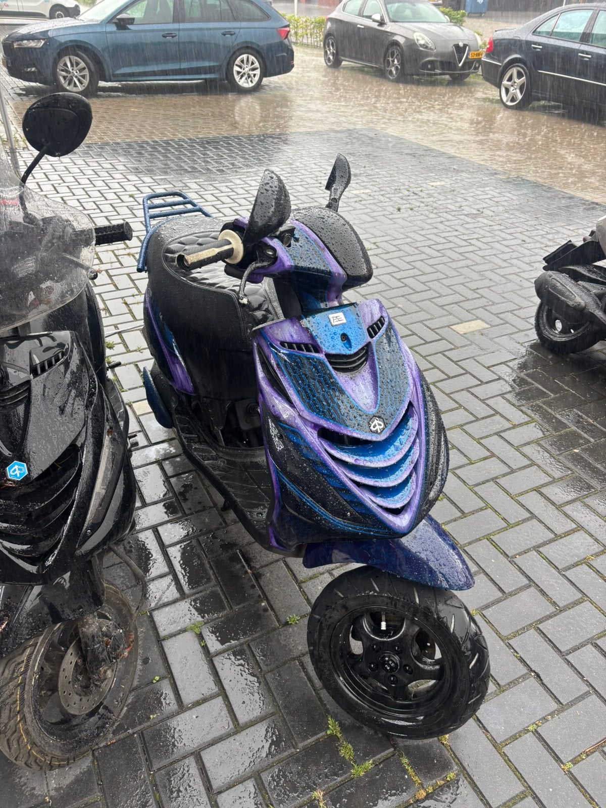 Zip 50cc 2 takt custom, Fietsen en Brommers, Scooters | Piaggio, Zo goed als nieuw, Zip, Benzine, Ophalen of Verzenden