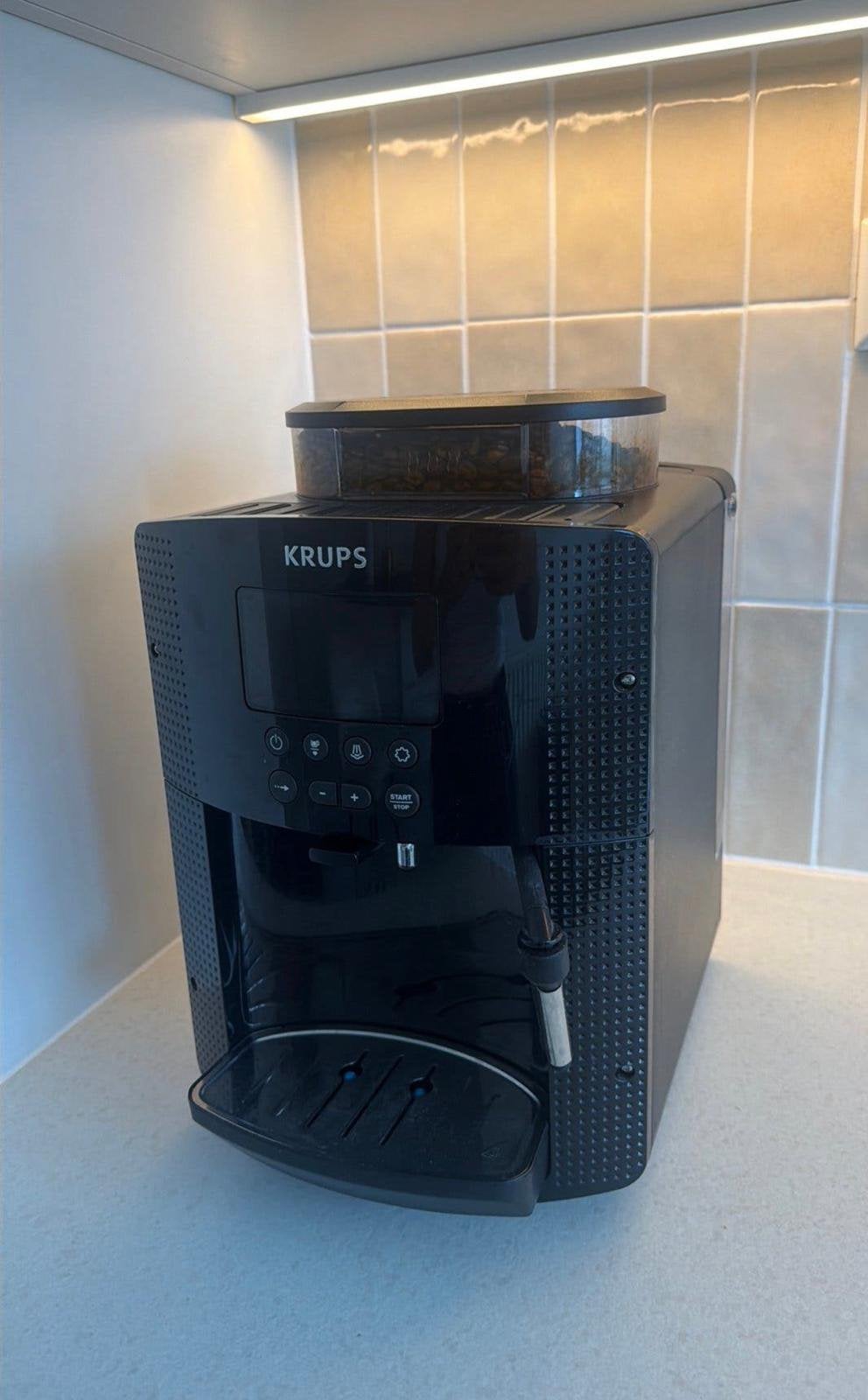 KRUPS Arabica volautomatische koffiemachine – bonen – zwart, Gebruikt, 10 kopjes of meer, Koffiemachine, Koffiebonen