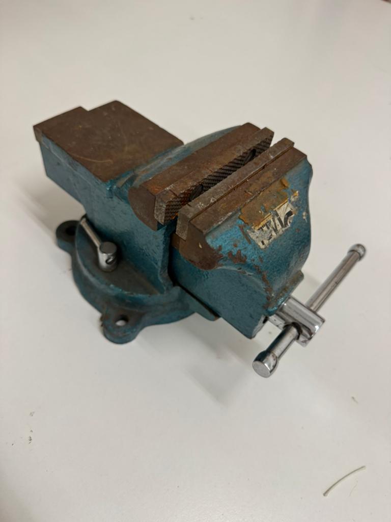 Degelijke kleine bankschroef / werkbankschroef draaibaar, Ophalen, Gebruikt, Bankschroef