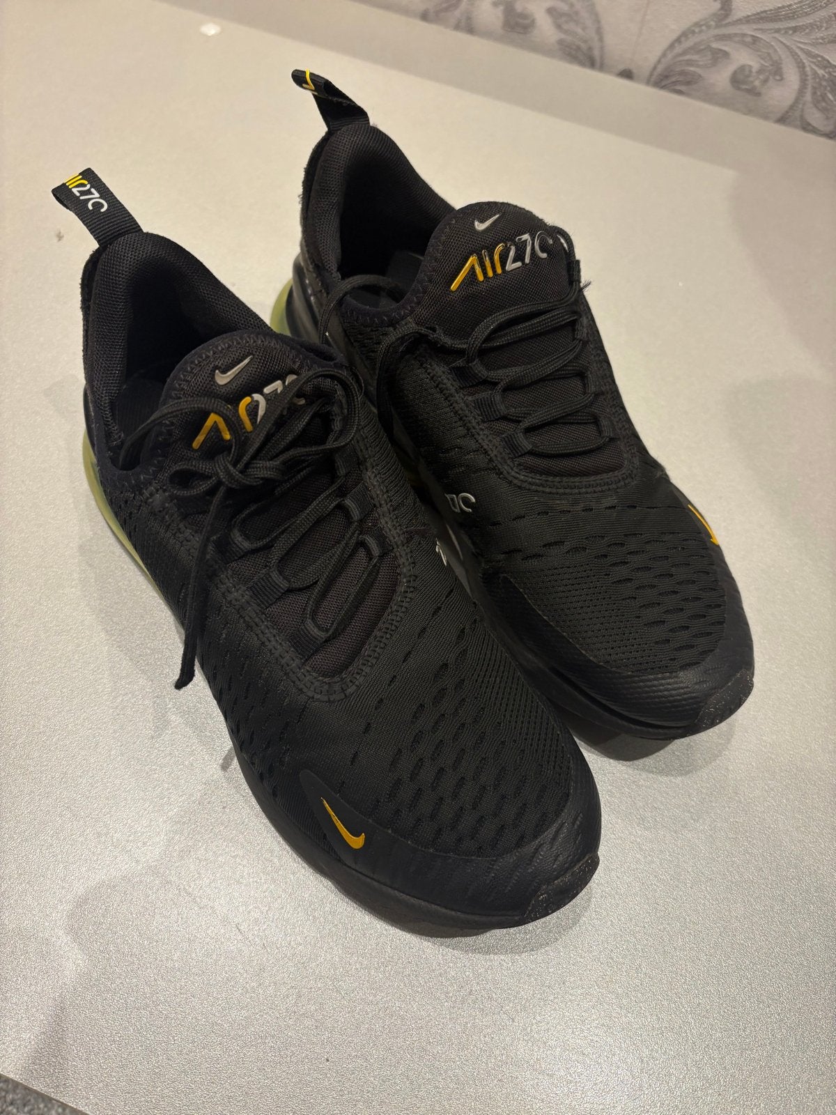 Nike Air Max 270 sneakers maat 38,5 - Zo goed als nieuw, Kinderen en Baby's, Kinderkleding | Schoenen en Sokken, Ophalen of Verzenden