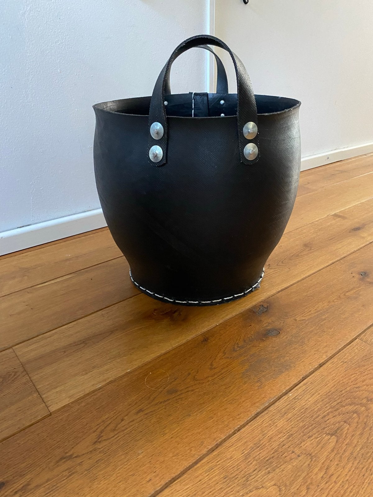 Unieke handgemaakte mand van gerecycled rubber, Ophalen, Overige materialen, Industrieel, Gebruikt